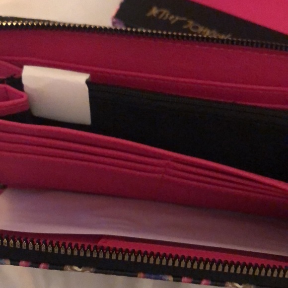 Betsey Johnson Black Faux Leather Skull, Lips, Bow, Cat & Star ZA Wallet NWT - Picture 12 of 16